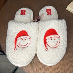 Wondershop White Christmas Sherpa Slippers Sz LG 9-10 Smiley Face Santa White